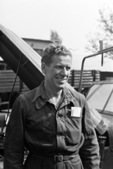 Hungary, Budapest XIV., Egressy út 35-51., a felvétel a Posta Központi Járműtelepén készült., 1958, Bolvári László, Budapest, smile, worker, mechanic, Fortepan #267783