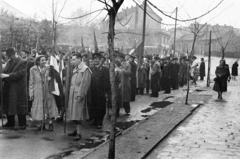 Magyarország, Budapest XIV., Bosnyák utca, a Posta Központi Járműtelep felvonuló dolgozói, a felvétel a Kövér Lajos utca közelében készült., 1956, Bolvári László, felvonulás, Budapest, Fortepan #267791