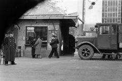 Hungary, Budapest XIV., Egressy út 35-51., a felvétel a Posta Központi Járműtelepén kapujánál készült., 1955, Bolvári László, Best of, commercial vehicle, uniform, Budapest, Fortepan #267817