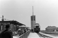 Magyarország, Széchenyihegy, Budapest XII., a Gyermekvasút (Úttörővasút) végállomása, háttérben a TV torony., 1957, Bolvári László, Gyermekvasút, Ganz Camot, Budapest, Fortepan #267834