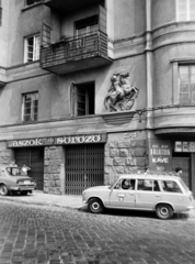 Hungary, Budapest I., Győző utca 5., Ászok söröző a Pálya utca sarkon., 1980, Dorics István, Budapest, taxicab, relief, Fortepan #267903