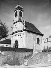 Magyarország, Budapest X., Kőbánya, Kápolna utca 3., Conti kápolna., 1954, Geuduschek Tibor, templom, szobor, lépcső, barokk-stílus, kápolna, kereszt_jelkép, Budapest, Leopold Anthony Conti-terv, Fortepan #26792