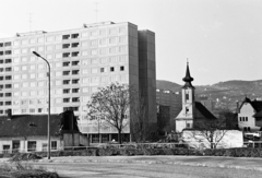 Hungary, Óbuda, Budapest III., Tanuló utca, a Kiskorona (Magyar Lajos) utca melleti panelháztól jobbra a Kálvin köz 4. szám alatti Óbudai református templom., 1977, Dorics István, Budapest, Fortepan #267922