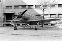 Magyarország, budai Vár, Budapest I., a Hadtörténeti Múzeum udvara, Jakovlev Jak-11 "Ölyv" típusú repülőgép., 1971, Dorics István, repülőgép, Budapest, Jakovlev Jak-11 Ölyv, Fortepan #267934