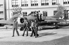 Magyarország, budai Vár, Budapest I., a Hadtörténeti Múzeum udvara, Mikojan-Gurjevics MiG-19 típusú repülőgép., 1971, Dorics István, Mikojan-Gurjevics MIG-19, repülőgép, vadászrepülő, Budapest, Fortepan #267939