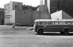 Hungary, Budapest II., Lövőház utca, parkoló. Háttérben a Retek utca melletti házak tűzfala látható., 1961, Gárdos Katalin, Budapest, Fortepan #268054