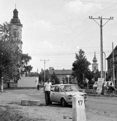 Magyarország, Abony, Kossuth Lajos tér, balra a Szent István király-templom, jobbra a református templom., 1972, Gárdos Katalin, Fortepan #268095