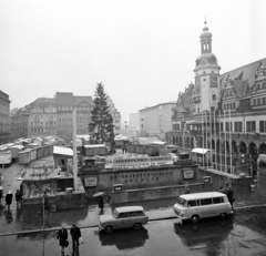 Németország, Lipcse, Markt, jobb oldalon a Régi Városháza., 1970, Gárdos Katalin, utcakép, automobil, NDK, Fortepan #268104