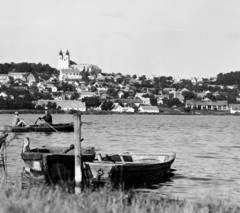 Magyarország,Balaton, Tihany, Belső-tó, balra a Bencés Apátság., 1973, Gárdos Katalin, Fortepan #268127