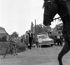 Magyarország, Kiskunlacháza, felvonulás a III. országos víziúttörő-találkozó megnyitása alkalmával., 1971, Gárdos Katalin, Trabant 601, rendszám, kerékpár, Fortepan #268246