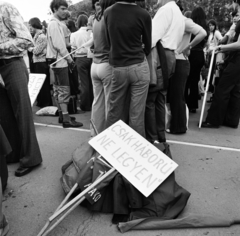 Hungary, Vác, Schuszter Konstantin (Konstantin) tér, a felvétel a fasizmus feletti győzelem 30. évfordulójának tiszteletére rendezett nagygyűlésen készült, 1975. május 11-én., 1975, Gárdos Katalin, Fortepan #268284