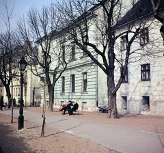 Magyarország, budai Vár, Budapest I., Tóth Árpád sétány, szemben a Szentháromság utca torkolata., 1966, Gárdos Katalin, Budapest, színes, Fortepan #268356