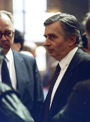 Magyarország, Budapest V., O’sváth György a miniszterelnök tanácsadója és Antall József miniszterelnök a Parlament folyosóján., 1990, Glósz András, politikus, Budapest, Fortepan #268387