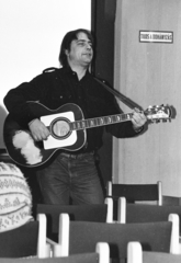 Magyarország, Dinnyés József daltulajdonos., 1986, Glósz András, gitár, hangszer, Fortepan #268412