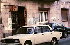 Magyarország, Budapest XIII., Csanády utca, a felvétel a 26. számú ház előtt készült., 1990, Glósz András, automobil, választás, barkácsbolt, Budapest, Fortepan #268421