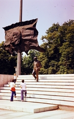 Magyarország, Mohács, Széchenyi tér, Lenin emlékmű (Varga Imre, 1974.)., 1987, Glósz András, Lenin-ábrázolás, szobor, színes, Fortepan #268524