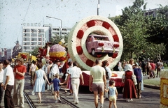 Hungary, Debrecen, Piac utca (Vörös Hadsereg útja), Virágkarnevál., 1975, Hajdu Richárd, ad truck, Fortepan #268571