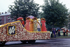 Hungary, Debrecen, Petőfi tér, Virágkarnevál., 1975, Hajdu Richárd, ad truck, Fortepan #268584