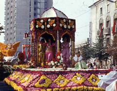 Hungary, Debrecen, Petőfi tér, Virágkarnevál., 1975, Hajdu Richárd, Fortepan #268587