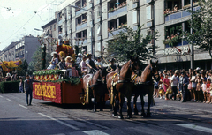 Hungary, Debrecen, Piac utca (Vörös Hadsereg útja) a Petőfi tér felé, Virágkarnevál., 1974, Hajdu Richárd, flower parade, ad truck, Fortepan #268593