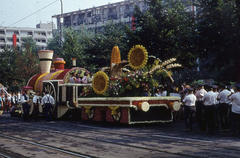 Hungary, Debrecen, Petőfi tér, Virágkarnevál., 1974, Hajdu Richárd, ad truck, steam locomotive, wind band, Fortepan #268598