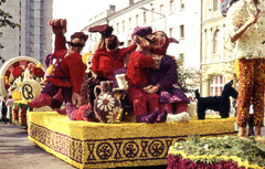 Hungary, Debrecen, Piac utca (Vörös Hadsereg útja), Virágkarnevál., 1974, Hajdu Richárd, flower parade, ad truck, Fortepan #268603