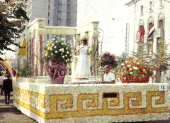 Hungary, Debrecen, Petőfi tér, Virágkarnevál., 1974, Hajdu Richárd, flower parade, white dress, ad truck, Fortepan #268606