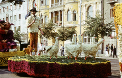 Hungary, Debrecen, Petőfi tér, Virágkarnevál., 1974, Hajdu Richárd, flower parade, ad truck, goose, Fortepan #268607