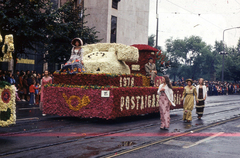 Hungary, Debrecen, Piac utca (Vörös Hadsereg útja) a Petőfi tér felé, Virágkarnevál., 1978, Hajdu Richárd, flower parade, telephone, ad truck, Fortepan #268615