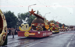 Hungary, Debrecen, Petőfi tér, Virágkarnevál., 1975, Hajdu Richárd, ad truck, Fortepan #268617