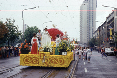 Hungary, Debrecen, Petőfi tér, Virágkarnevál., 1975, Hajdu Richárd, ad truck, Fortepan #268618