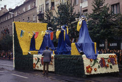 Hungary, Debrecen, Piac utca (Vörös Hadsereg útja), Virágkarnevál., 1978, Hajdu Richárd, flower parade, trumpet, musical instrument, ad truck, Fortepan #268624