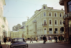 Oroszország, Moszkva, Bolsaja Dmitrovka (Puskinszkaja) utca az ulica Ohotnij Rjad (proszpekt Marksza) irányába, jobbra a Kamergerskij pereulok torkolata., 1982, Irházi Sándor, Fortepan #268634