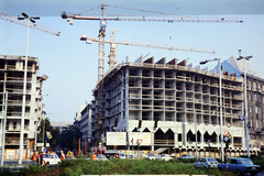 Magyarország, Budapest V., Kálvin tér az Üllői út torkolatától a Kecskeméti utca felé nézve. A Korona Hotel építkezése., 1989, Kanyó Béla, Budapest, Fortepan #268860