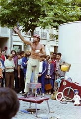 France, Paris, Place Georges-Pompidou., 1983, Kanyó Béla, dove, magician, Fortepan #268869