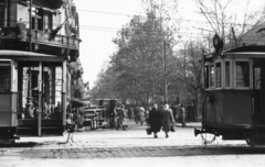 Magyarország, Budapest VIII., Múzeum körút, Bródy Sándor utca torkolata., 1956, Juricza Tibor, forradalom, villamos, járműroncs, Budapest, Fortepan #26896