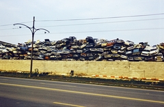 Austria, Vösendorf, Triester Strasse, az út mellett a Wiener Lokalbahn (vasút-villamos) pályája., 1978, Kanyó Béla, colorful, wreck, Fortepan #269008