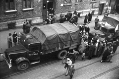 Magyarország, Budapest XIII., Visegrádi utca 10., 1956, Juricza Tibor, kerékpár, cégtábla, forradalom, magyar gyártmány, teherautó, utcakép, életkép, Csepel-márka, csoportosulás, asztalos, Csepel B-350/D-350, Budapest, sínpálya, Fortepan #26903