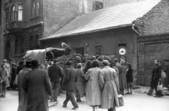 Magyarország, Budapest IX., Knézich utca a Hőgyes Endre utca és a Bakáts tér között., 1956, Juricza Tibor, forradalom, Budapest, Fortepan #26906