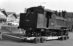 Hungary, Kőszeg, Vasútállomás előtti tér, a MÁV 375,642 pályaszámú mozdonyának költöztetése., 1985, Baráth Endre, steam locomotive, Hungarian Railways, railway, Hungarian brand, MÁV Class 375, Fortepan #26915