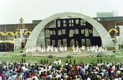 Magyarország, Városliget, Budapest XIV., ifjúsági nagygyűlés 1986. április 4-én. Élj és emlékezz nemzetem! címmel előadott zenés történelmi játék a Petőfi Csarnok szabadtéri színpadán., 1986, Kanyó Béla, Budapest, Fortepan #269156