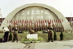 Magyarország, Városliget, Budapest XIV., ifjúsági nagygyűlés 1986. április 4-én. Díszszázad a Petőfi Csarnok szabadtéri színpadán., 1986, Kanyó Béla, Budapest, Fortepan #269158