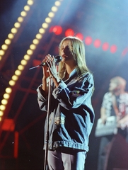 Magyarország, Budapest XIV., Budapest Sportcsarnok, a felvétel a „Sztárok a gyermekekért” jótékonysági koncerten készült. Giorgia Fiorio énekesnő., 1986, Kanyó Béla, énekes, Budapest, Fortepan #269223