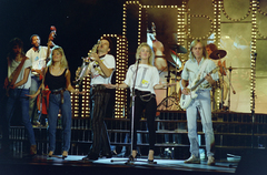 Magyarország, Budapest XIV., Budapest Sportcsarnok, a felvétel a „Sztárok a gyermekekért” jótékonysági koncerten készült. Blind Date együttes., 1986, Kanyó Béla, Budapest, énekes, Fortepan #269225