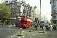 Egyesült Királyság, London, balra a Southampton Row, szemben a High Holborn, jobbra a Kingsway., 1986, Kanyó Béla, színes, emeletes autóbusz, gyalogátkelő, Fortepan #269275