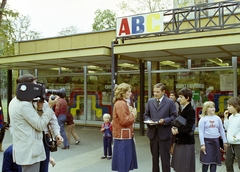 Magyarország, Budapest XIII., Gyöngyösi sétány, üzletsor., 1982, Kanyó Béla, Budapest, Fortepan #269349