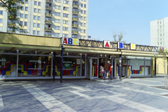 Magyarország, Budapest XIII., Gyöngyösi sétány, üzletsor., 1982, Kanyó Béla, Budapest, Fortepan #269351