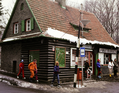 Magyarország, Mátraháza, autóbusz-állomás., 1982, Kanyó Béla, színes, Fortepan #269411