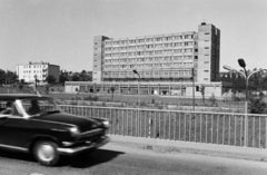 Magyarország, Budapest XI., Budaörsi út a Nagyszőlős út feletti közúti felüljárónál. Szemben a Külföldi Ösztöndíjasok Kollégiuma látható., 1968, Középületépítő Vállalat - Kreszán Albert - Koczka András - Kemecsei József, Budapest, Török Ferenc-terv, Hofer Miklós-terv, Fortepan #269503