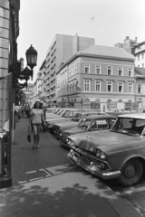 Magyarország, Budapest V., Vörösmarty tér, középen jobbra a Harmincad utca., 1971, Középületépítő Vállalat - Kreszán Albert - Koczka András - Kemecsei József, Budapest, Fortepan #269523